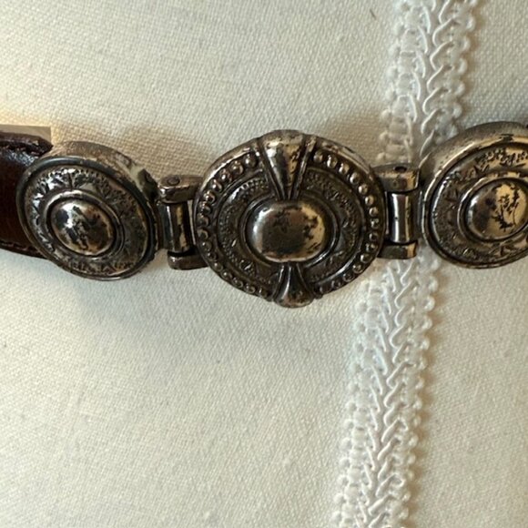 Fossil Skinny Belt Brown Leather Womens S Ornate Silver Metal Buckle and Keeper - Picture 2 of 11